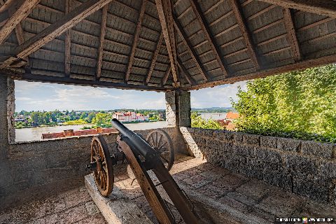 Gemeinde Schärding Bezirk Ried Schlosspark Kanonenturm (Dirschl Johann) Österreich RI